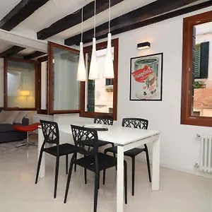 https://venice-mirrors.hotelinveneto.com